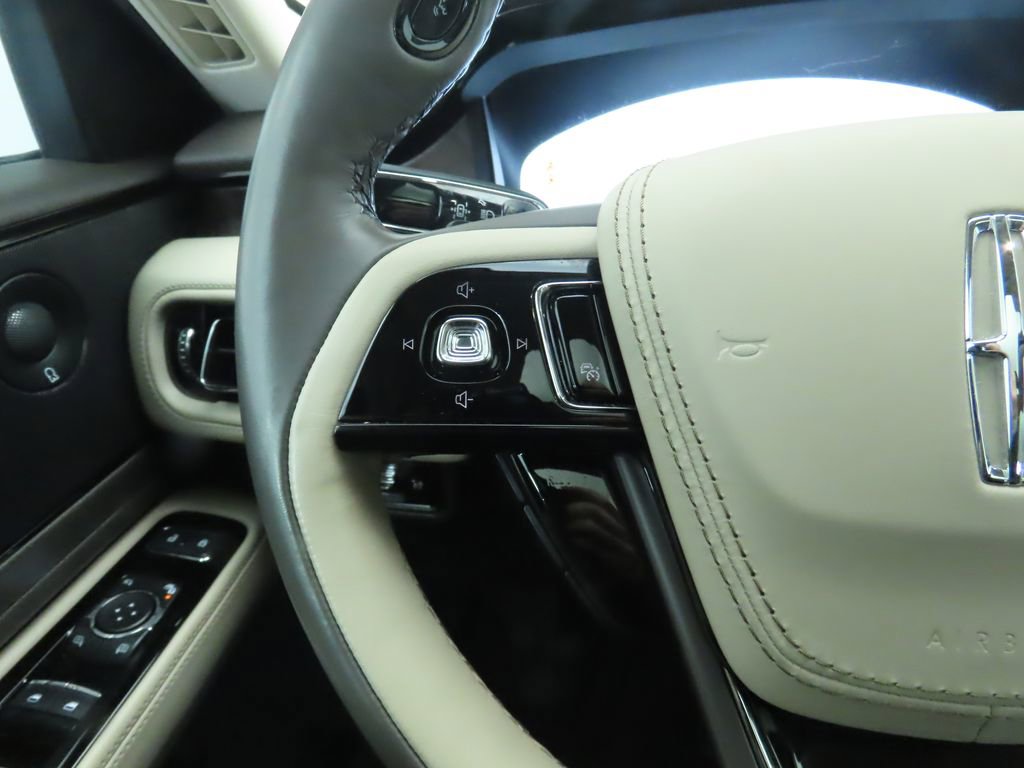 Used 2022 Lincoln Aviator Reserve w/ Equipment Group 201A image 11