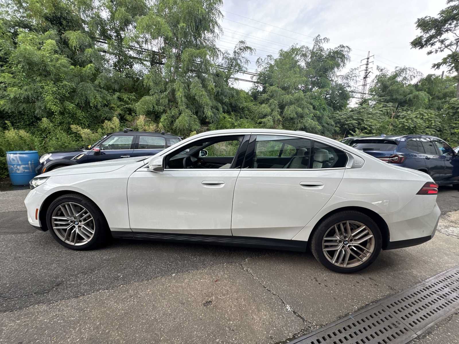 Used 2024 BMW 530i xDrive w/ Convenience Package AWD/4WD image 5
