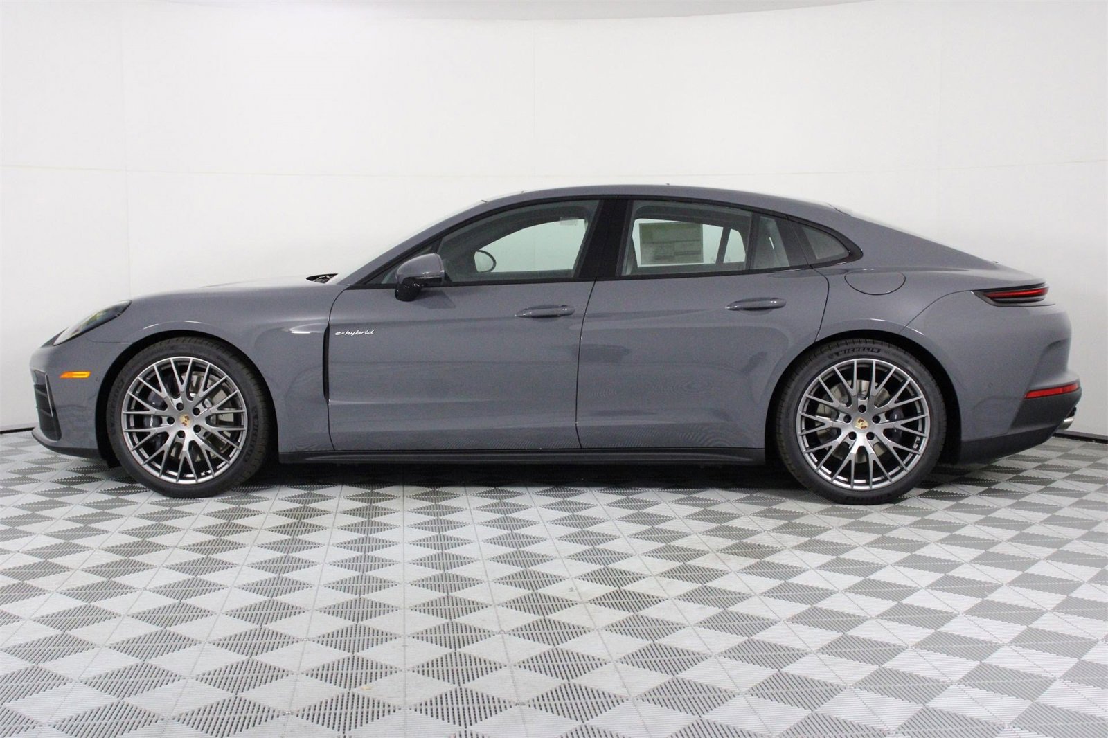 New 2026 Porsche Panamera 4 image 2