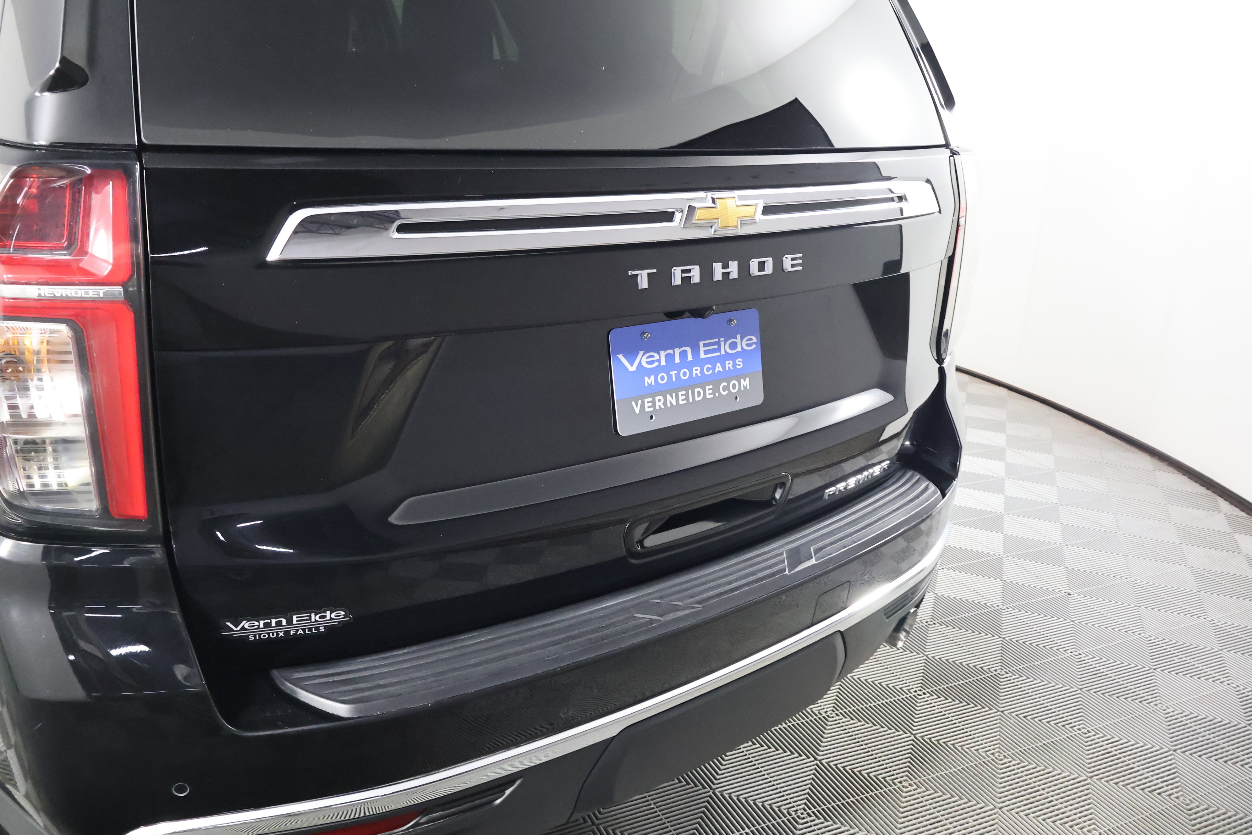 Used 2024 Chevrolet Tahoe Premier AWD/4WD image 15