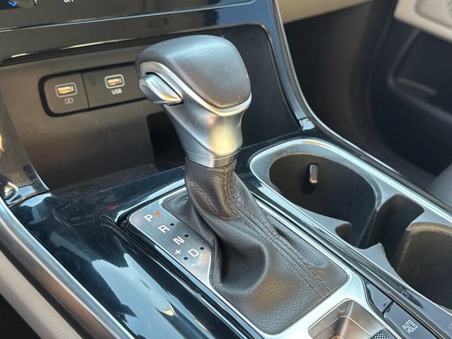 Used 2024 Kia Carnival EX FWD image 14