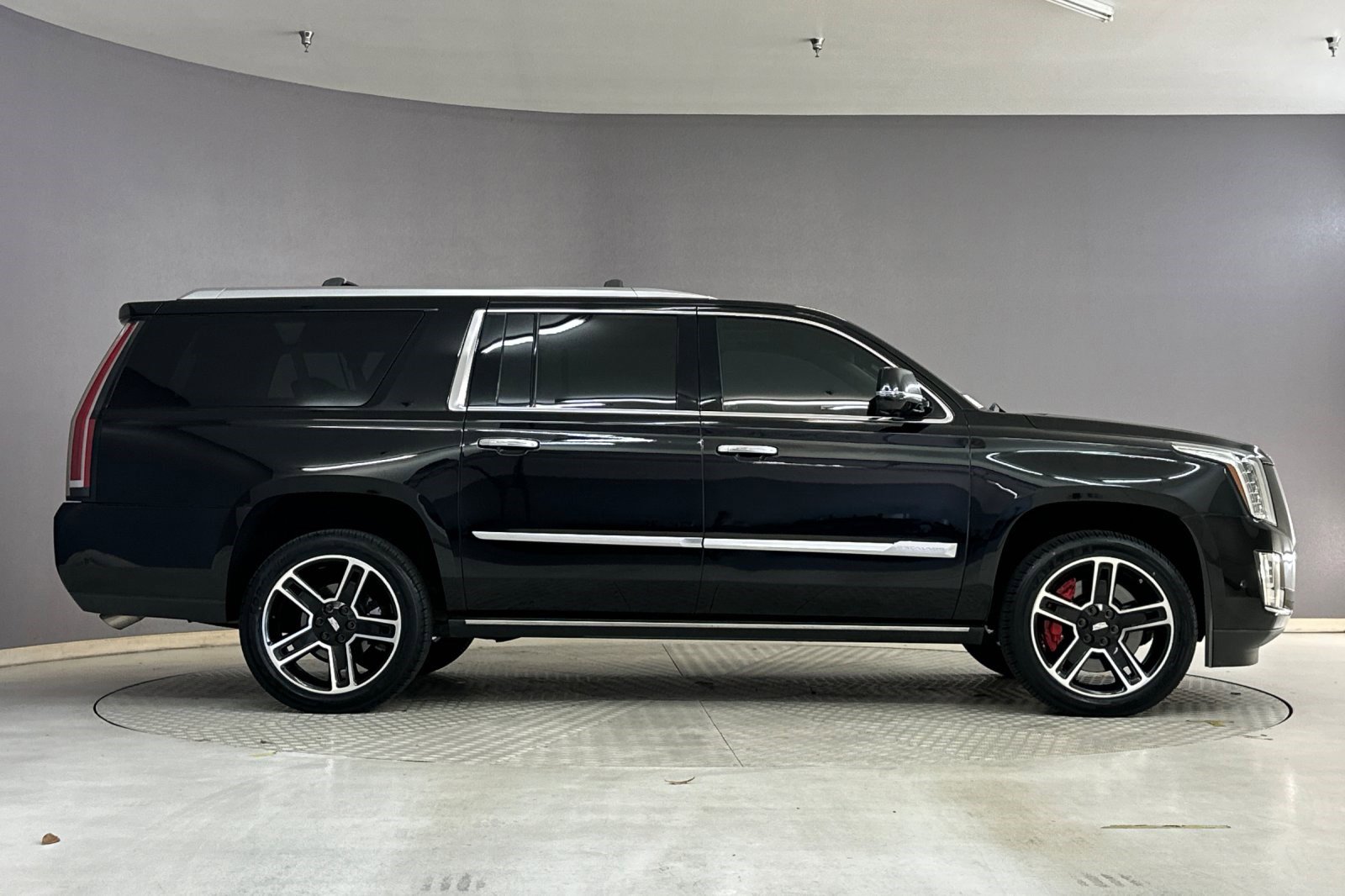 Used 2018 Cadillac Escalade ESV Premium Luxury AWD/4WD image 7