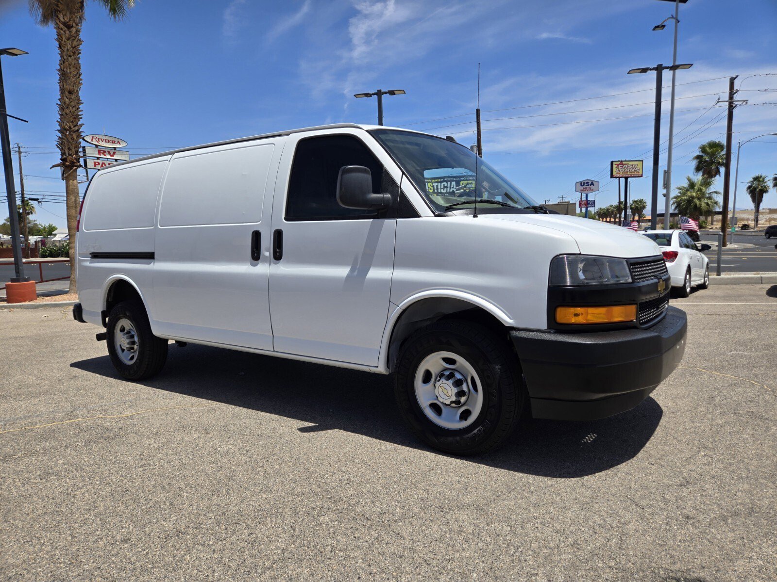 Used 2021 Chevrolet Express 3500 w/ Driver Convenience Package RWD image 4