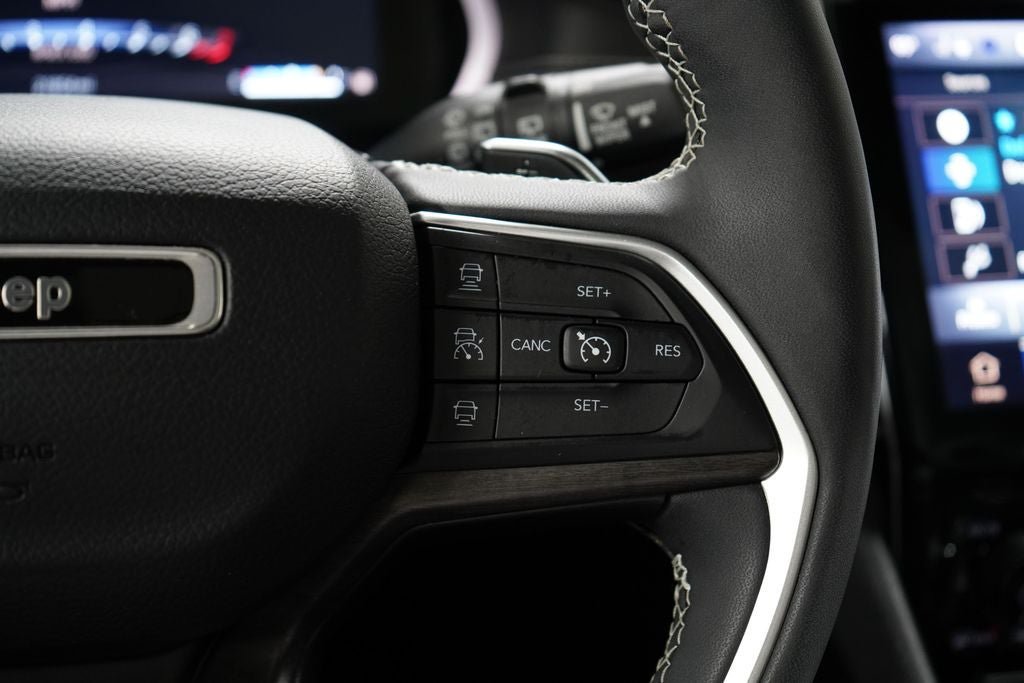 Used 2023 Jeep Grand Cherokee Limited AWD/4WD image 15