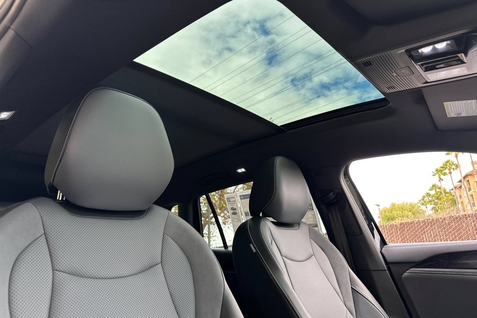 New 2026 Volkswagen Tiguan SE R-Line FWD image 17
