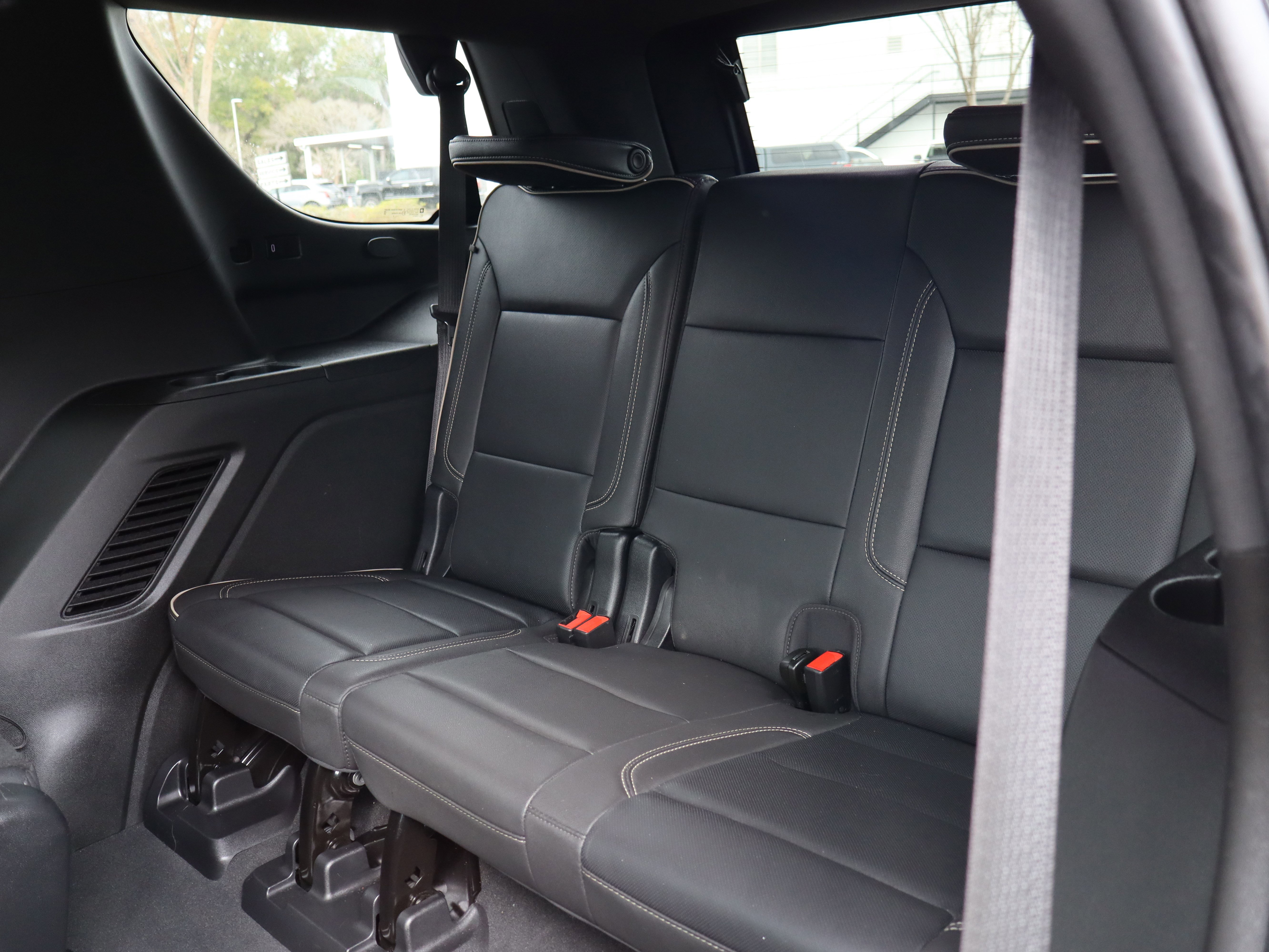 Used 2022 GMC Yukon SLT w/ SLT Premium Package image 39