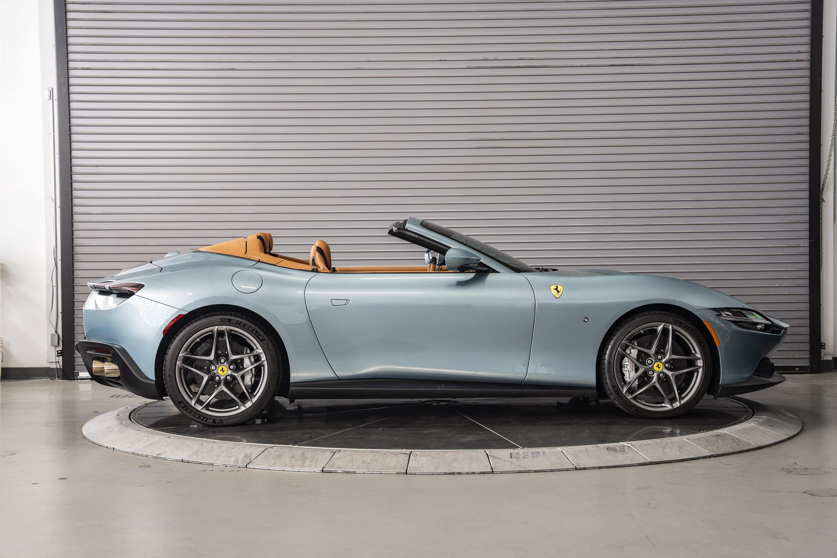 Used 2025 Ferrari Roma Spider RWD image 6