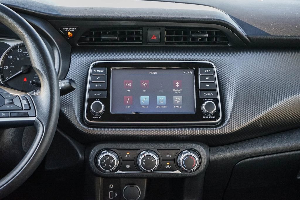 Used 2018 Nissan Kicks S image 15