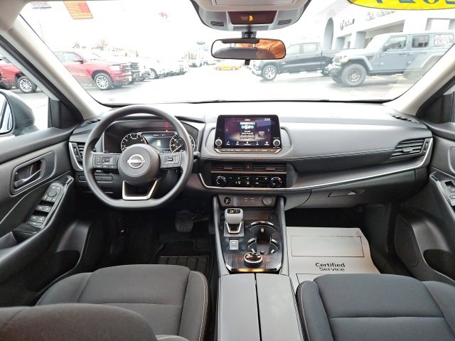 Used 2024 Nissan Rogue S image 19