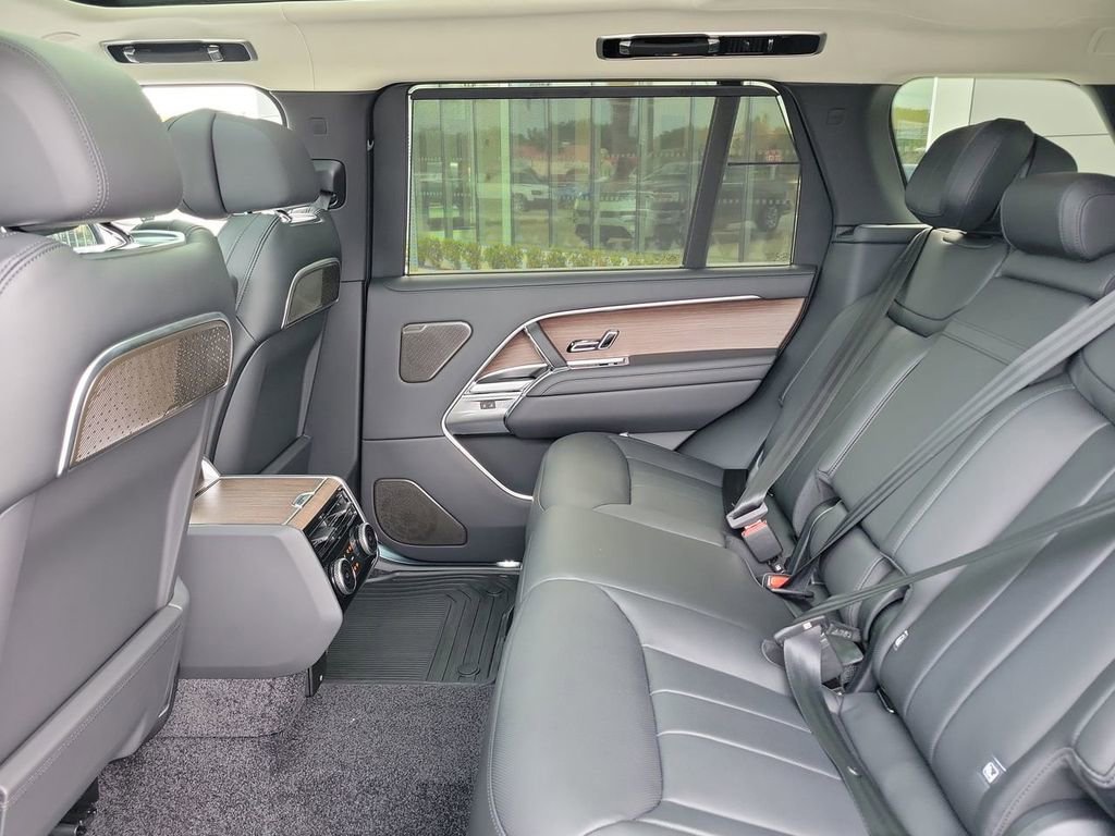New 2026 Land Rover Range Rover Long Wheelbase Autobiography image 16