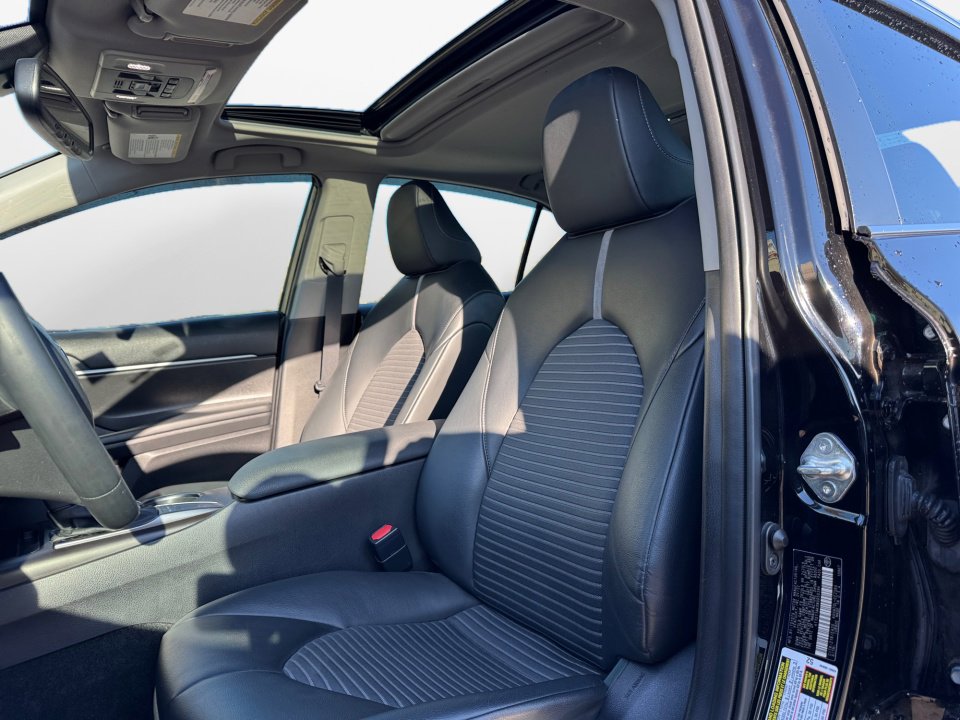 Used 2022 Toyota Camry SE image 9