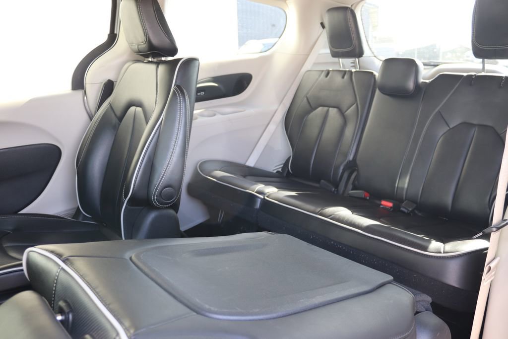 Used 2023 Chrysler Pacifica Limited image 31