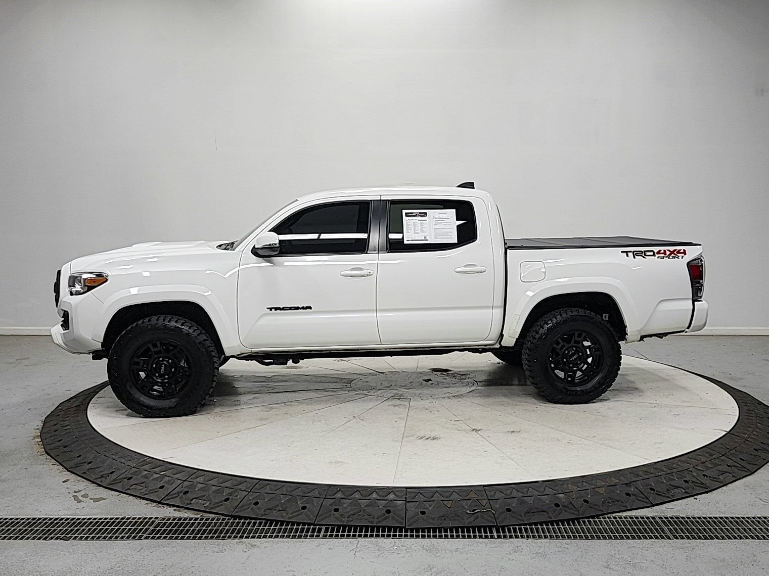 Used 2023 Toyota Tacoma TRD Sport w/ Technology Package AWD/4WD image 5