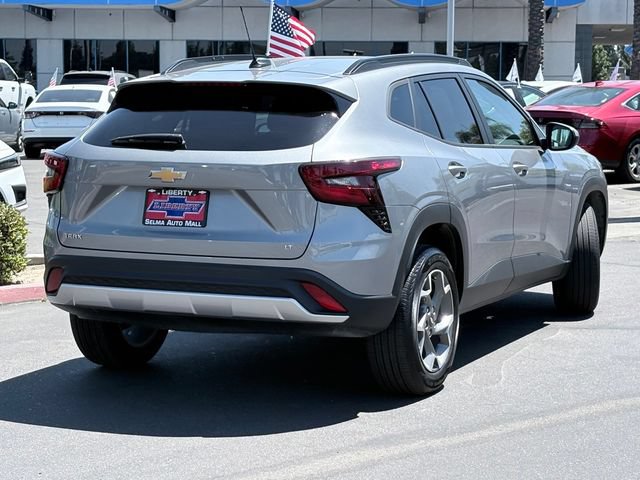 Used 2025 Chevrolet Trax LT FWD image 5