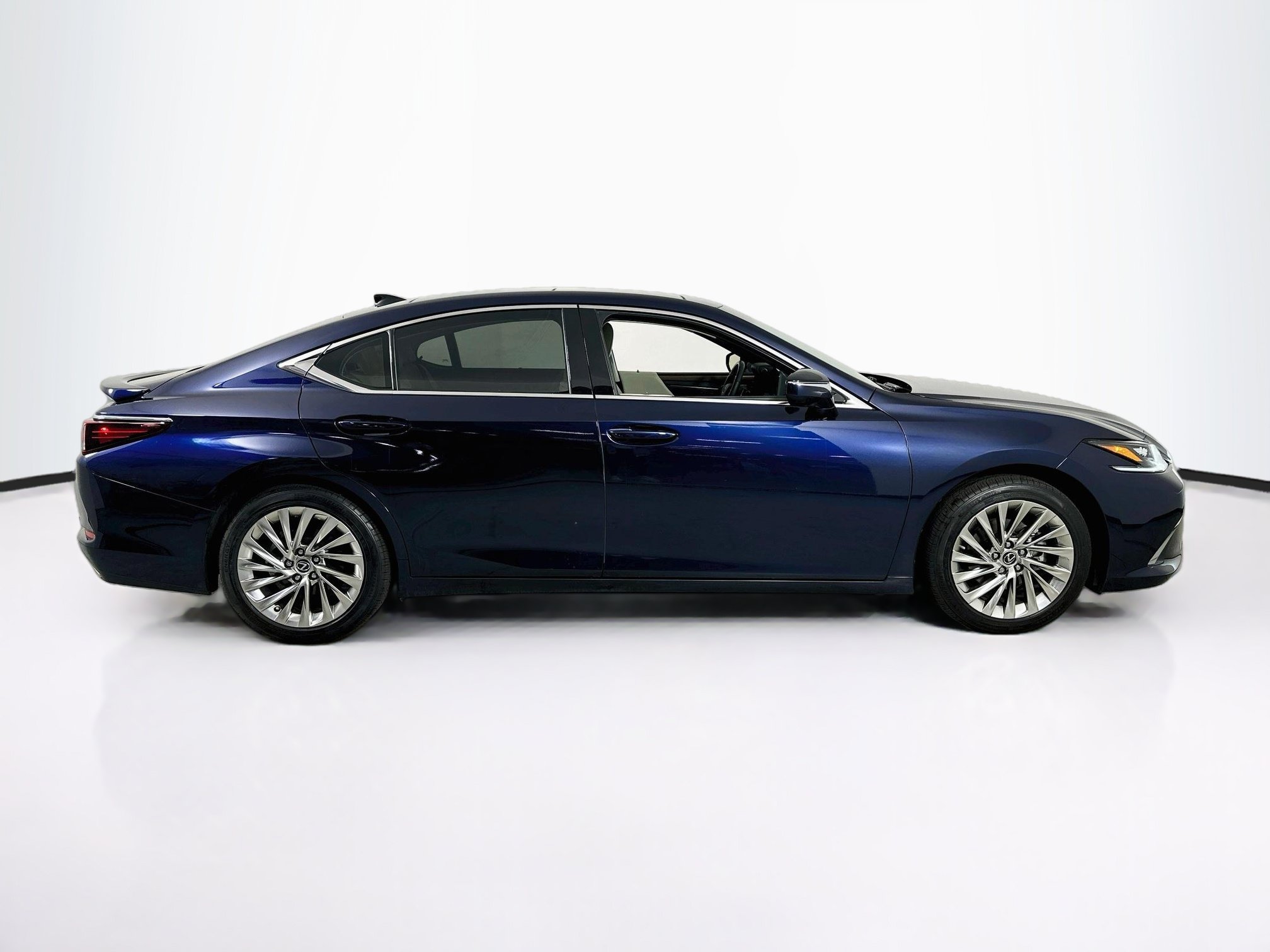 Used 2023 Lexus ES 350 Ultra Luxury w/ Accessory Package (Z1) FWD image 4