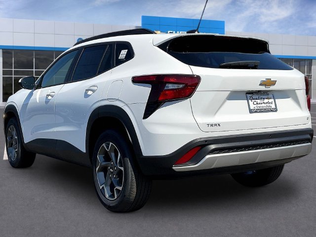New 2026 Chevrolet Trax LT w/ Driver Confidence Package FWD image 3