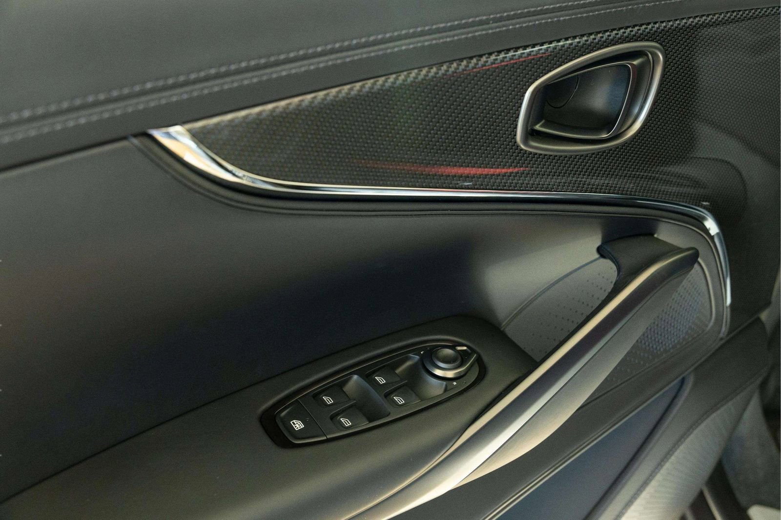 New 2026 Aston Martin DBX S image 25