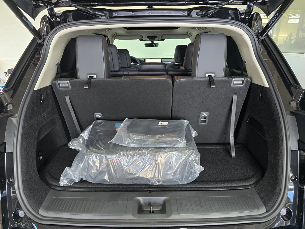 New 2026 INFINITI QX60 Luxe w/ Family Package image 26