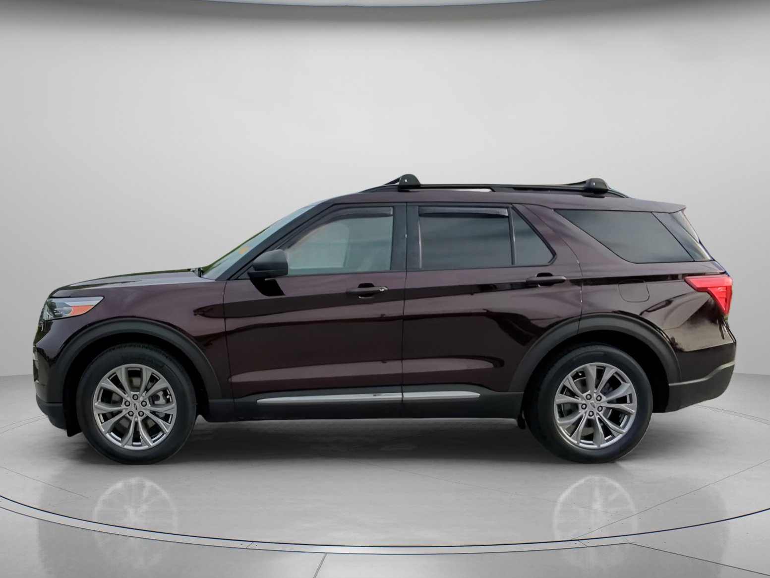 Certified 2022 Ford Explorer XLT w/ Equipment Group 202A RWD image 16