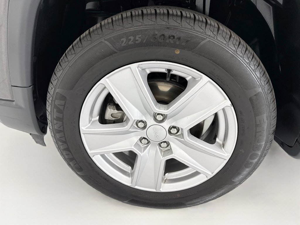 Used 2022 Jeep Compass Latitude FWD image 28