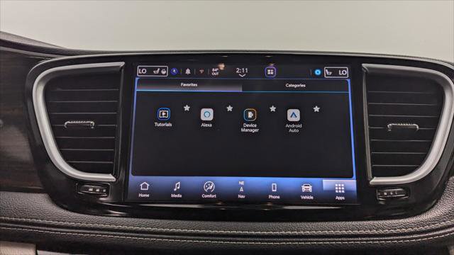 Used 2023 Chrysler Pacifica Limited FWD image 28