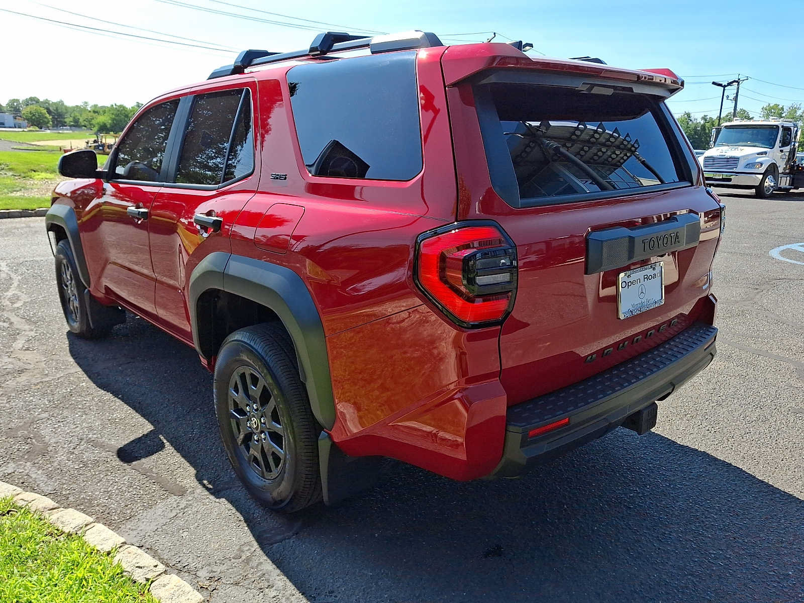 Used 2025 Toyota 4Runner SR5 AWD/4WD image 4