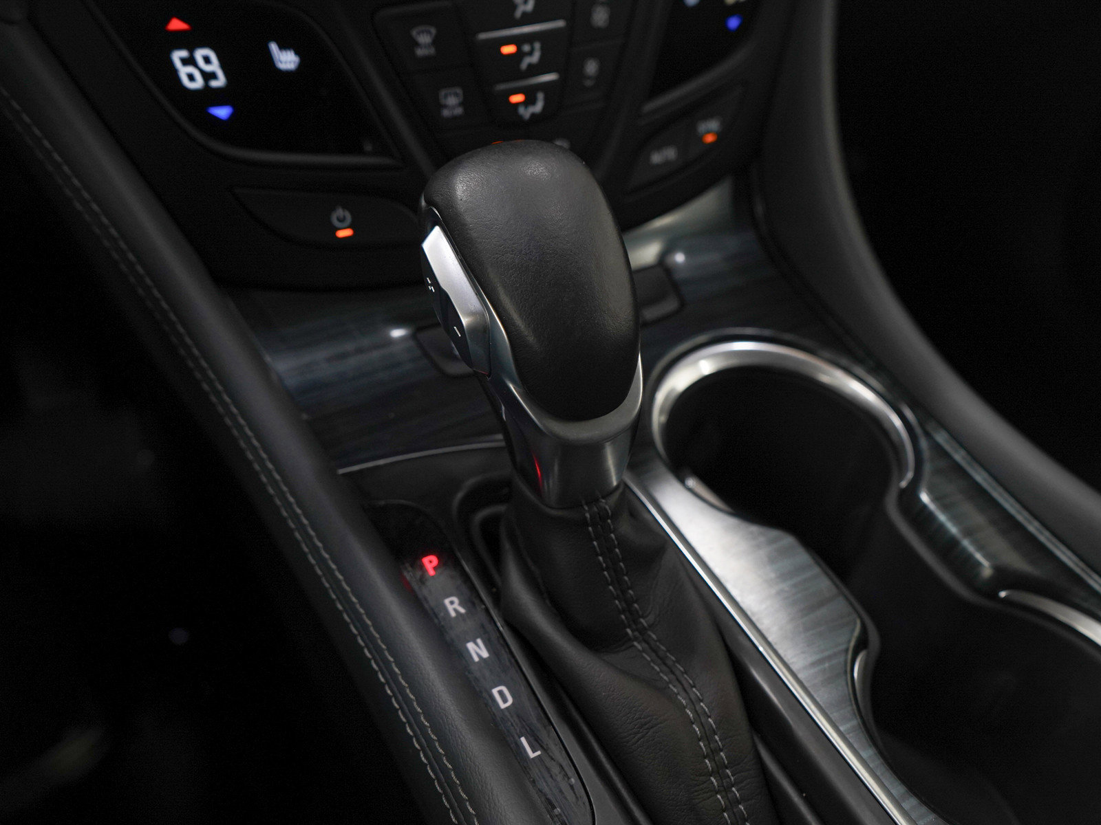 Used 2019 Buick Envision Essence image 25