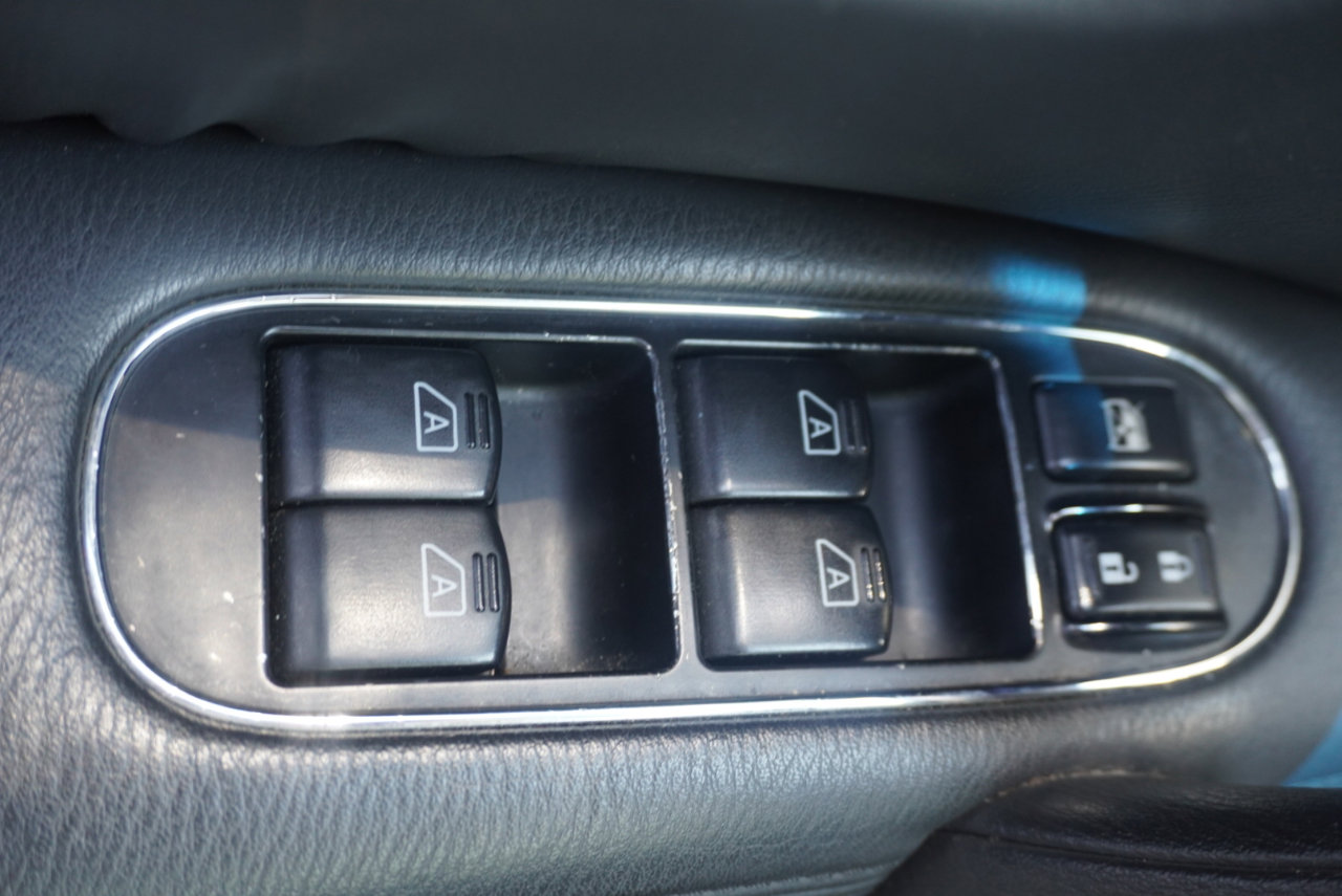 Used 2011 INFINITI QX56 4WD w/ Deluxe Touring Pkg image 33