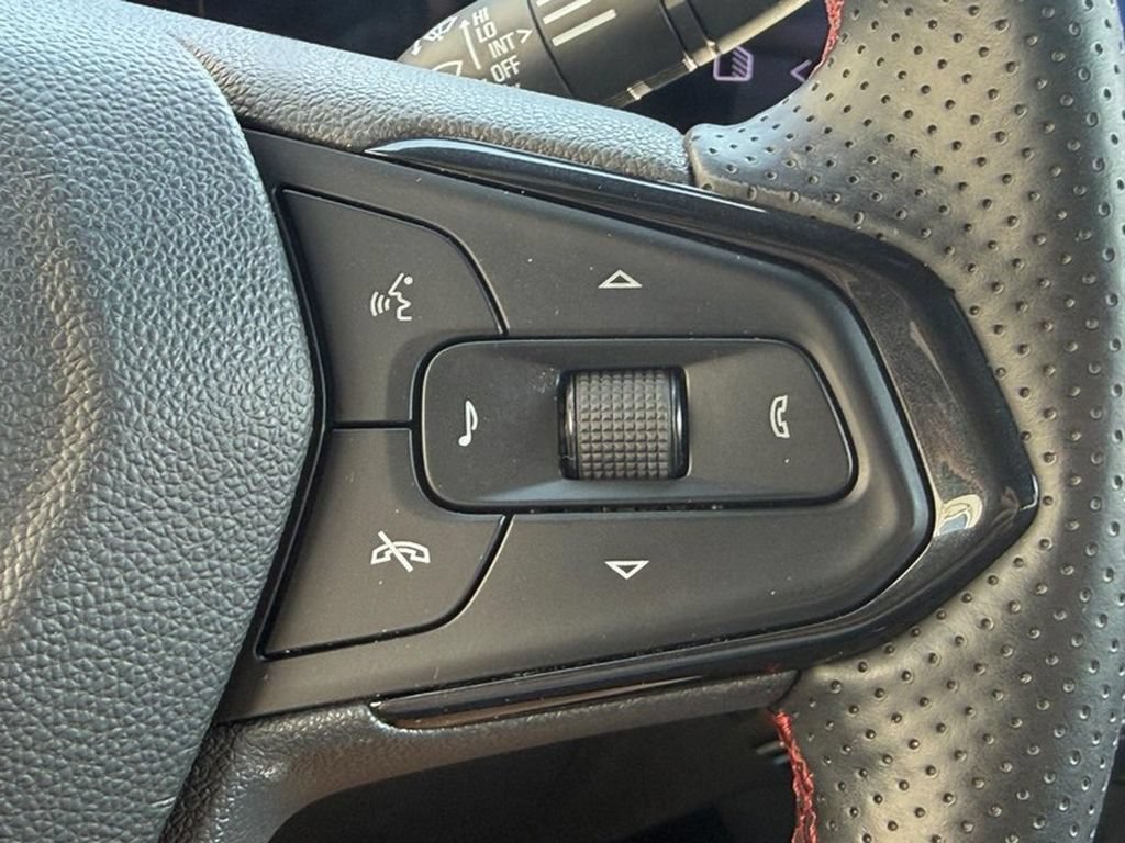 Used 2025 Chevrolet Trax RS w/ Sunroof Package FWD image 22