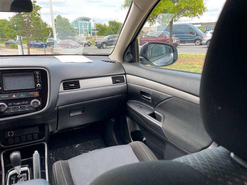 Used 2017 Mitsubishi Outlander ES AWD/4WD image 66
