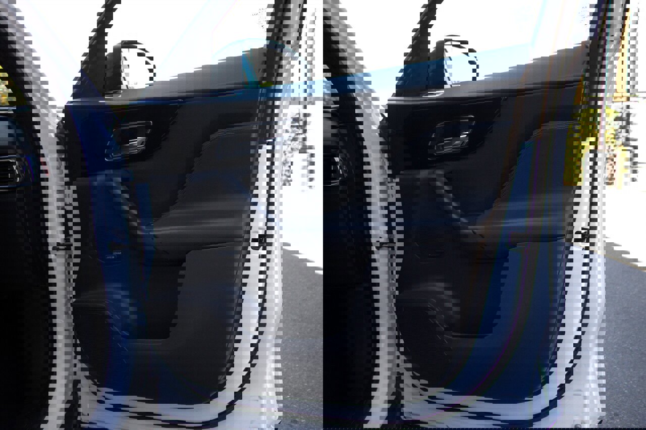 Used 2018 Jaguar F-PACE Premium image 17