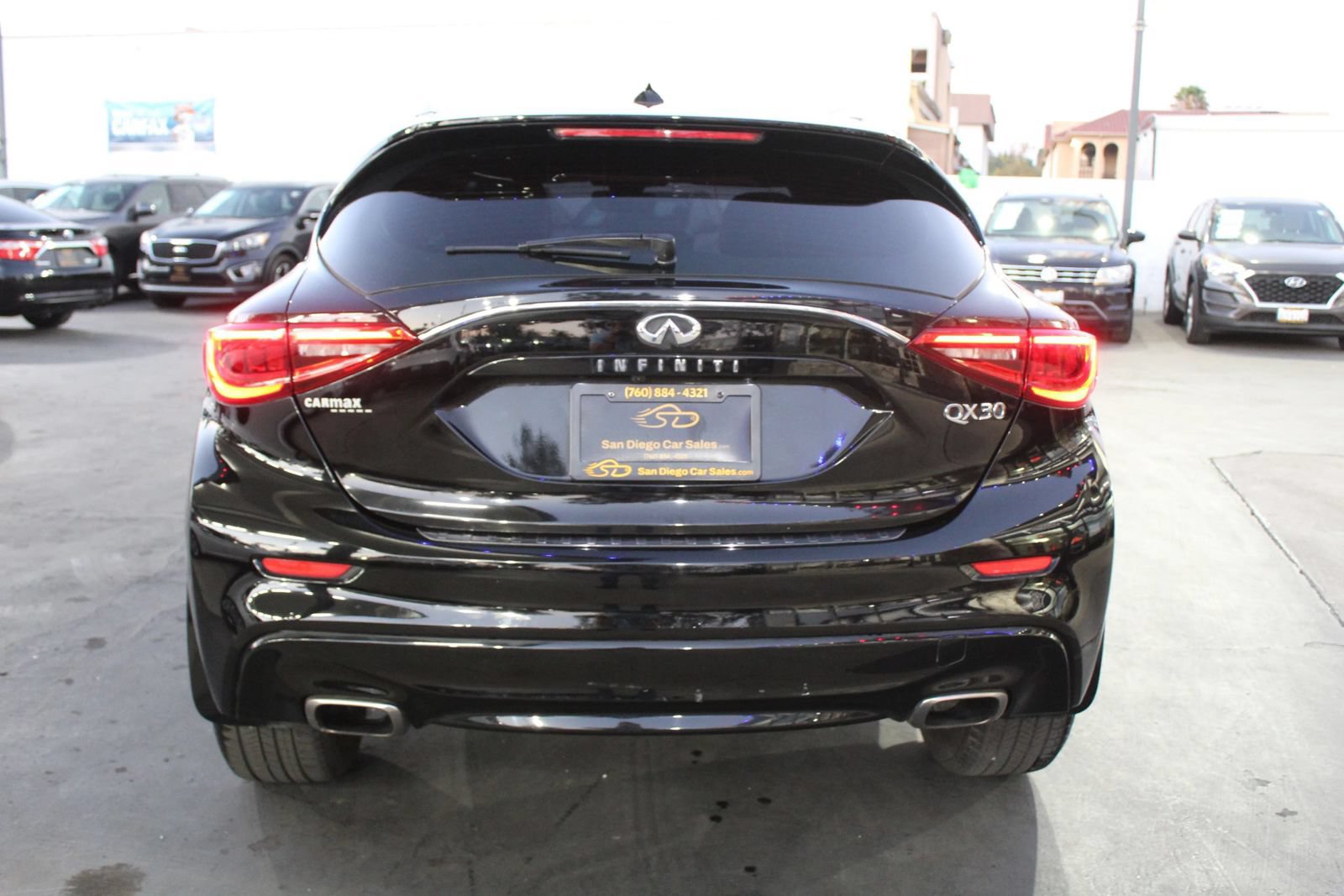 Used 2017 INFINITI QX30 Premium FWD image 4