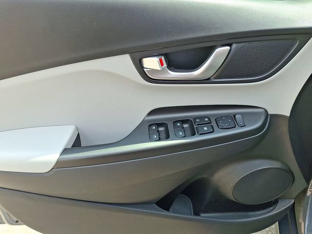 Used 2023 Hyundai Kona SE FWD image 12