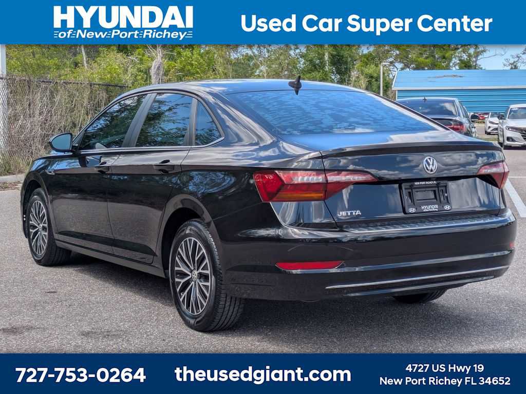 Used 2019 Volkswagen Jetta SEL w/ Cold Weather Package image 3