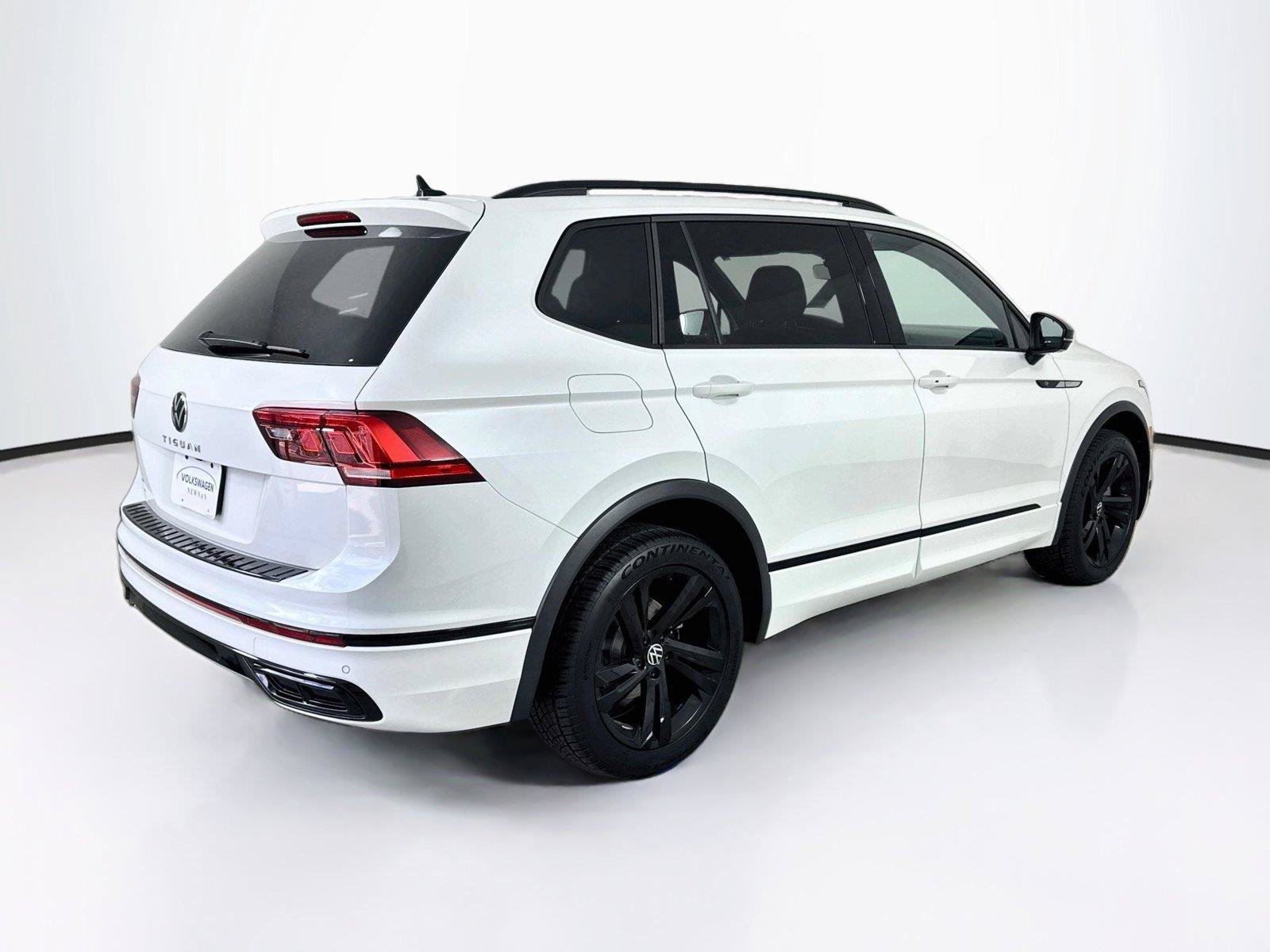 Certified 2023 Volkswagen Tiguan SE R-Line FWD image 2