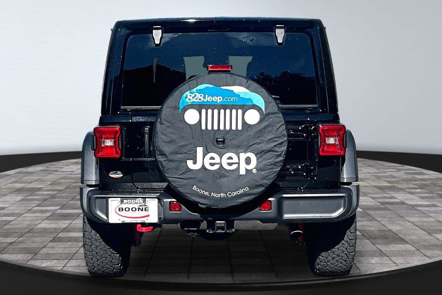 Used 2025 Jeep Wrangler Unlimited Rubicon w/ Convenience Group AWD/4WD image 5