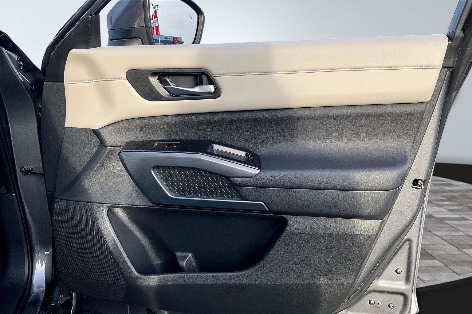 Certified 2024 Nissan Pathfinder SL w/ SL Premium Package image 25