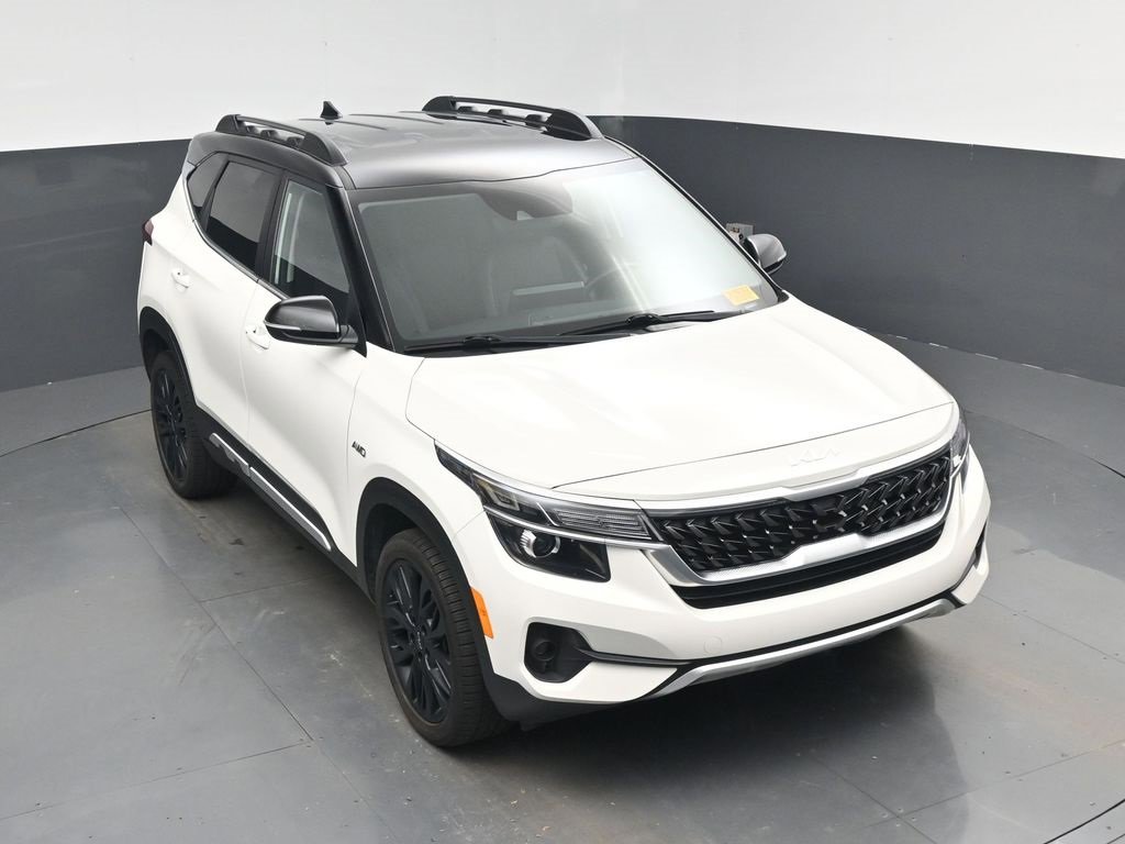 Used 2022 Kia Seltos Nightfall Edition image 11