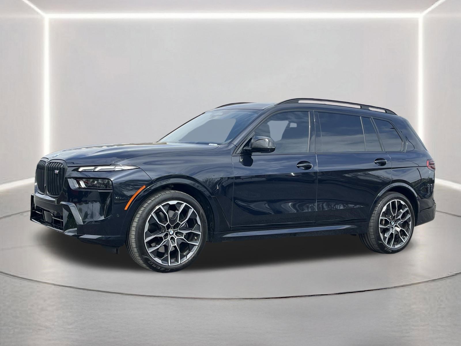 Used 2025 BMW X7 M60i w/ Executive Package image 23