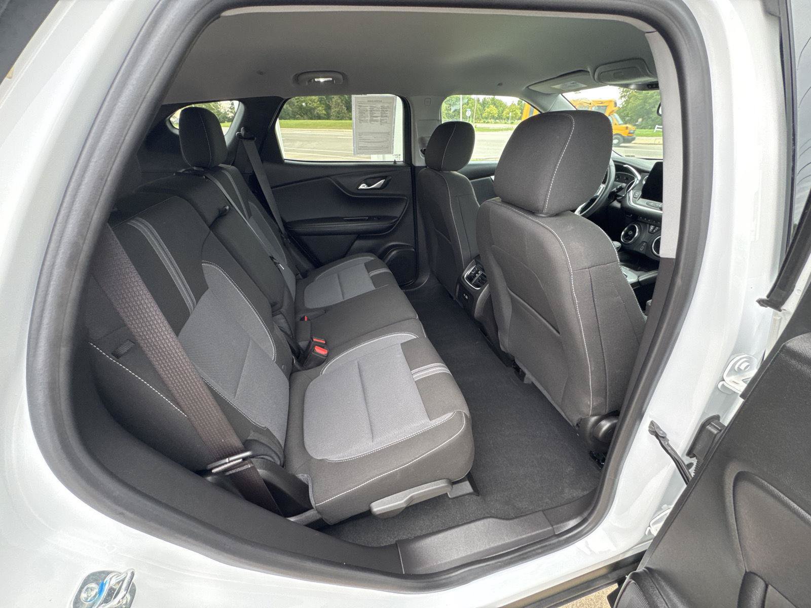 Used 2025 Chevrolet Blazer LT w/ Convenience Package FWD image 13