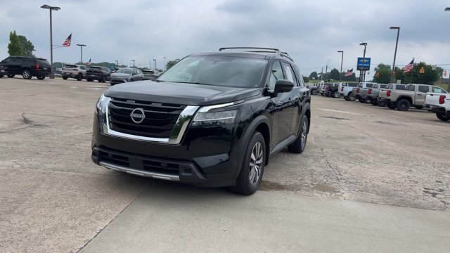 Used 2024 Nissan Pathfinder SL FWD image 4