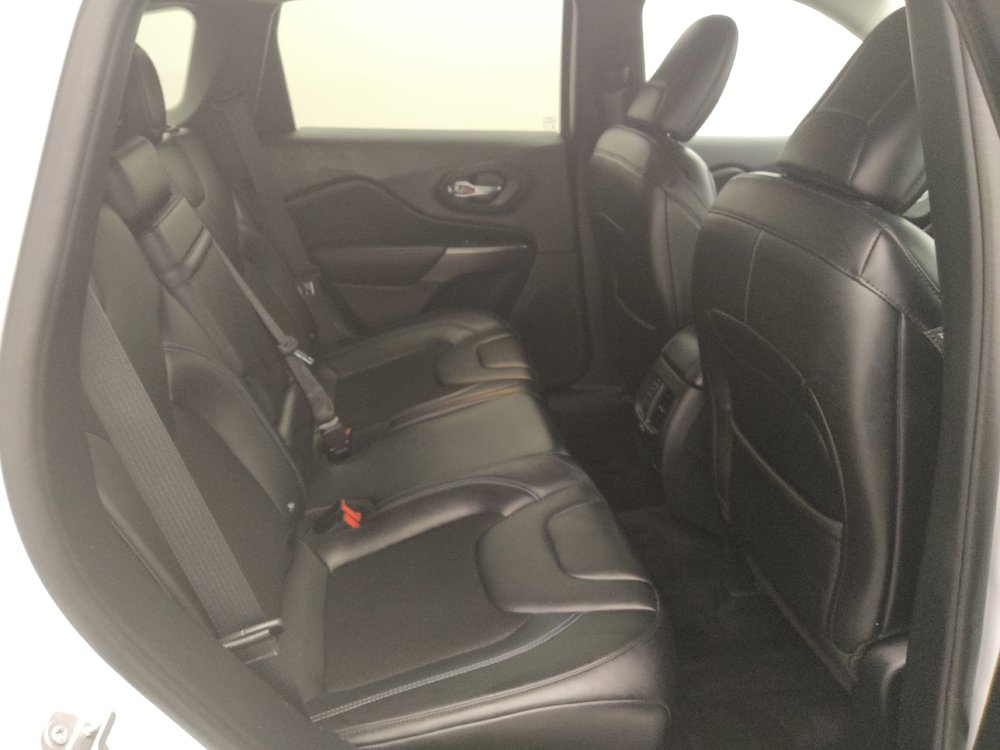Used 2019 Jeep Cherokee Latitude Plus FWD image 19