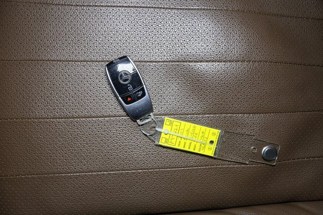 Used 2017 Mercedes-Benz E 300 4MATIC image 38