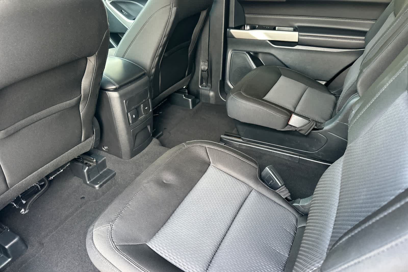 Certified 2023 Ford Explorer XLT AWD/4WD image 4