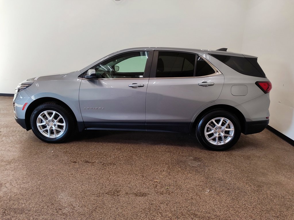 Used 2023 Chevrolet Equinox LT AWD/4WD image 2