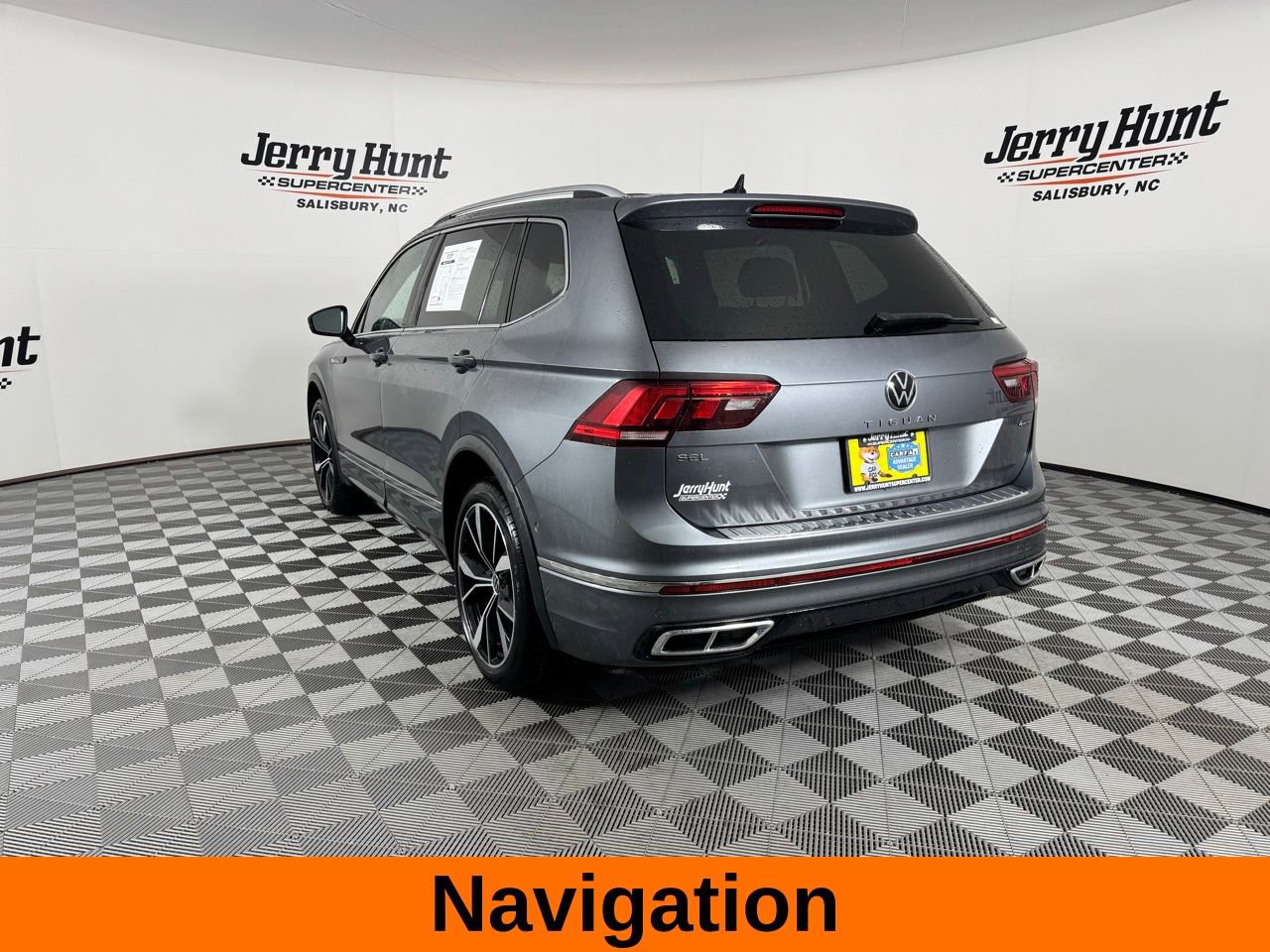 Used 2022 Volkswagen Tiguan SEL R-Line image 9