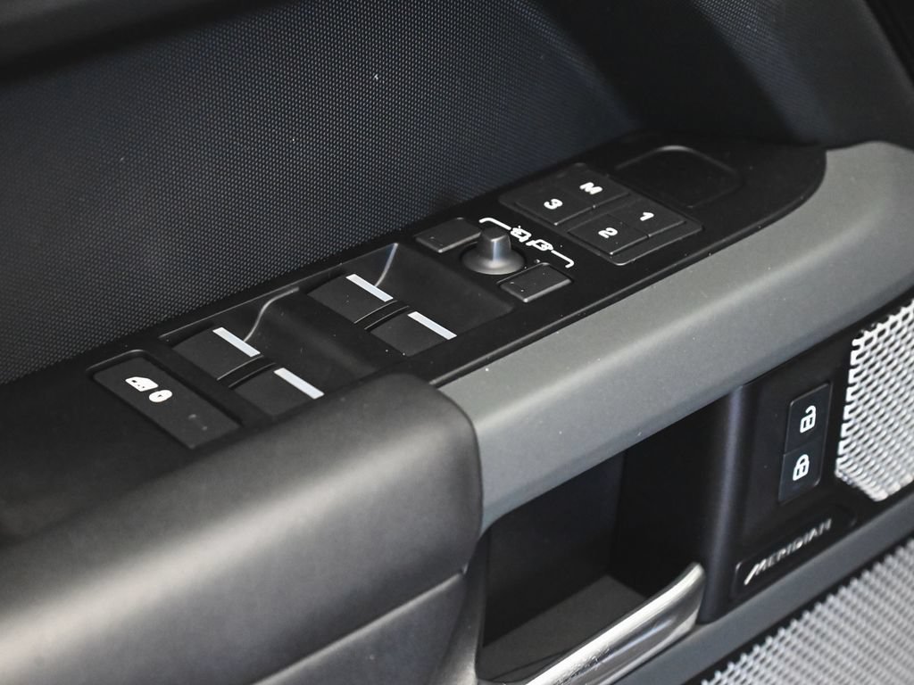 Used 2024 Land Rover Defender 130 X AWD/4WD image 9