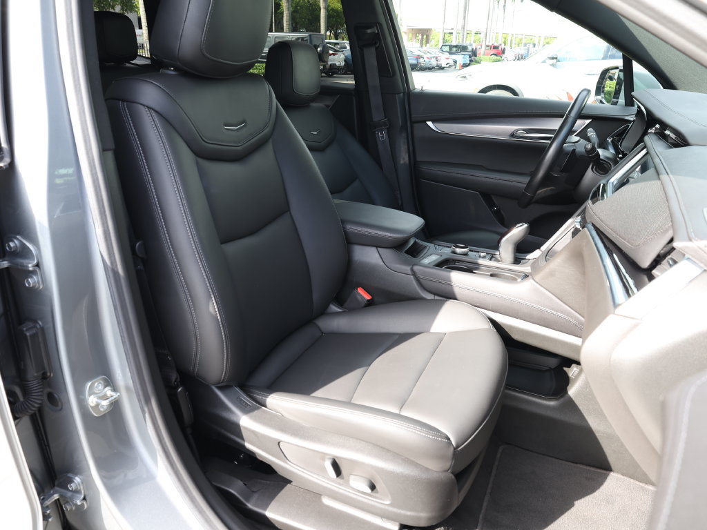 Used 2025 Cadillac XT6 Luxury FWD image 25