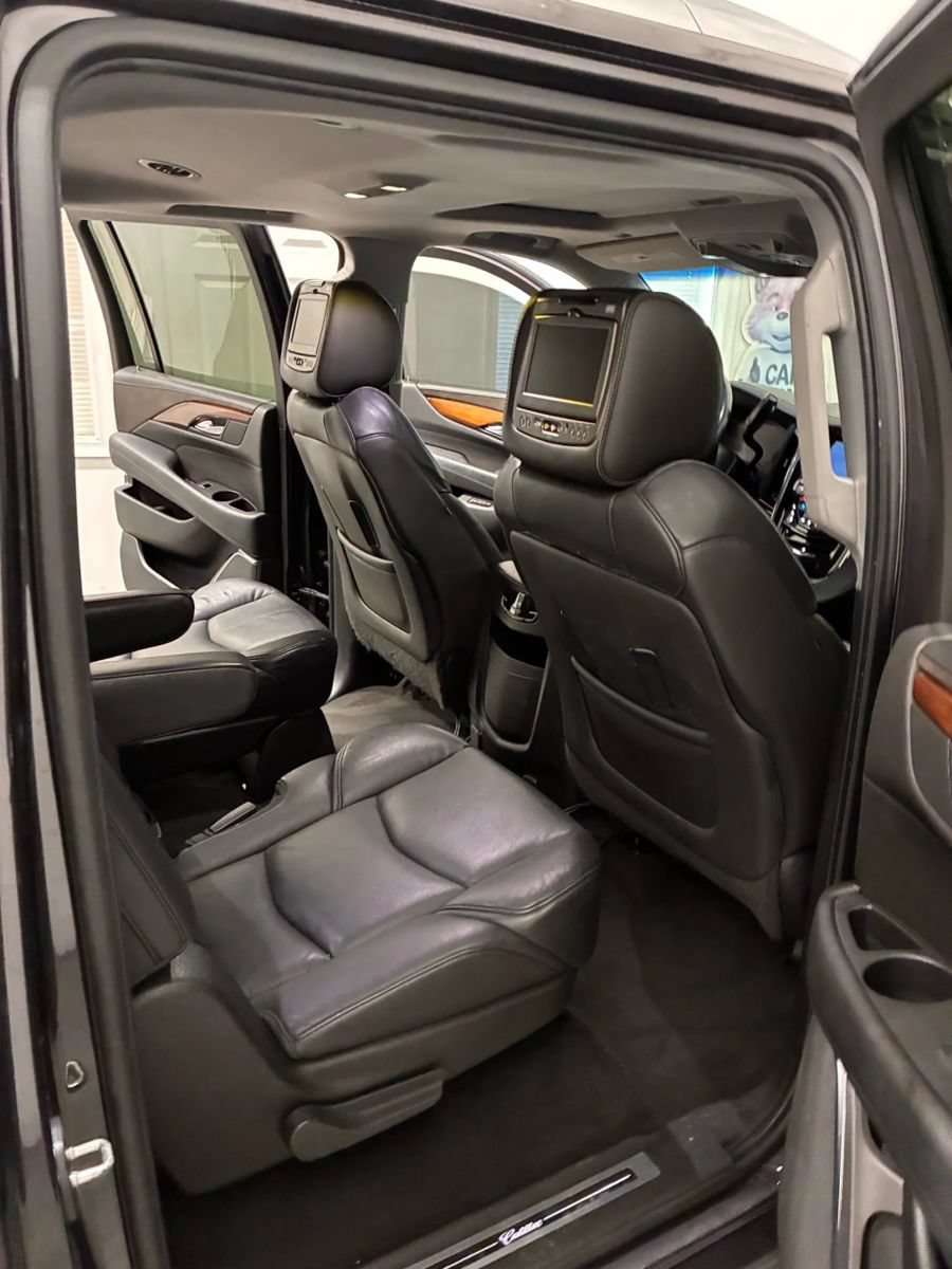 Used 2015 Cadillac Escalade ESV Luxury AWD/4WD image 2