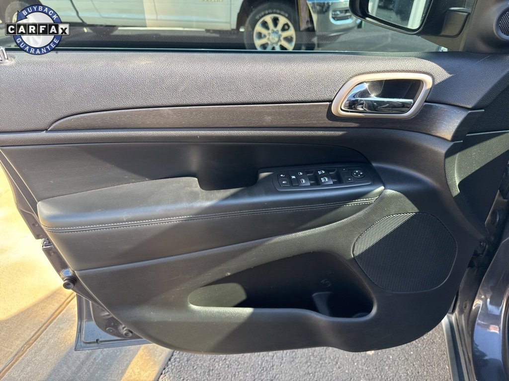 Used 2017 Jeep Grand Cherokee Laredo w/ Quick Order Package 2BE image 10